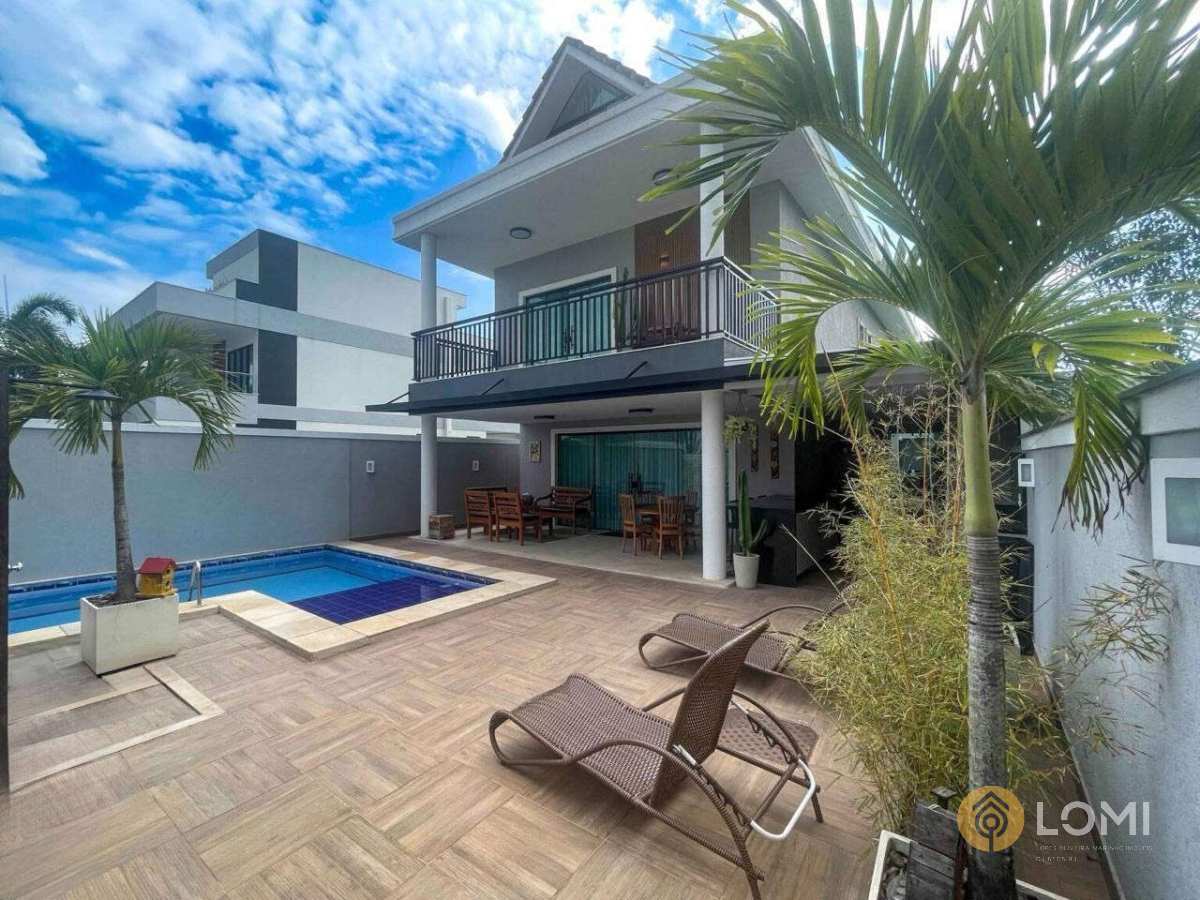 Casa de condomínio à venda com 4 quartos - ,