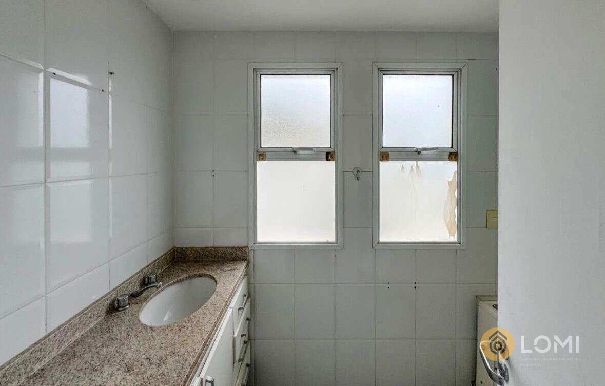 Casa de condomínio à venda, 220m² - ,